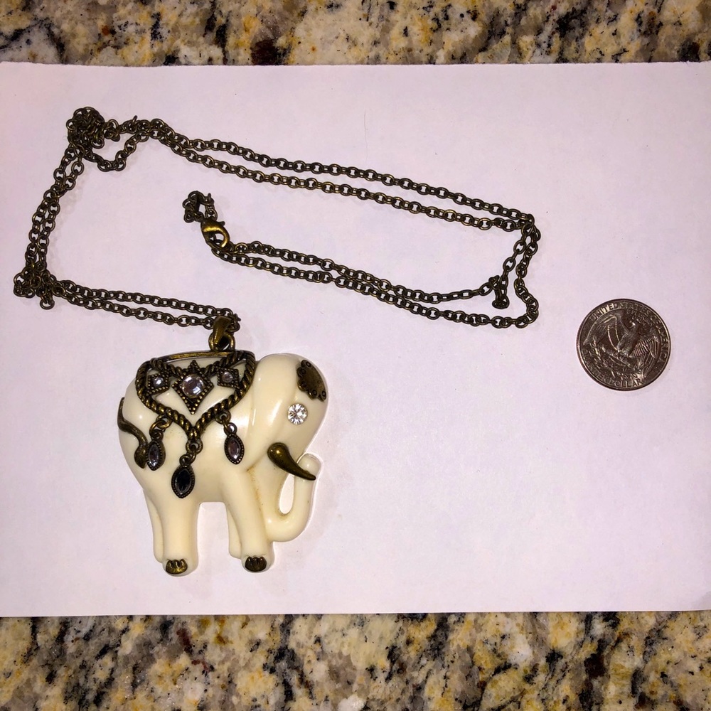 🐘 Vintage White Ivory Tone Elephant Necklace Rhinestone Detail Eyes Metal Trunk